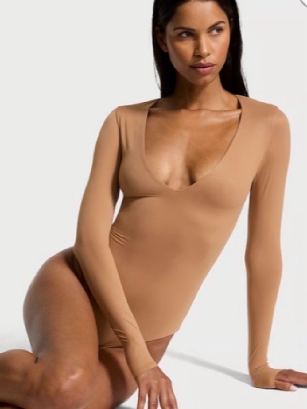 🤎 NWT Victoria’s Secret BODYWEAR Feather Soft Long Sleeve V-neck Thong Bodysuit